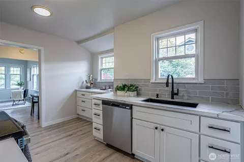 Kitchen - 2714 Victor Pl, Everett, WA 98201 photo 2 of 2