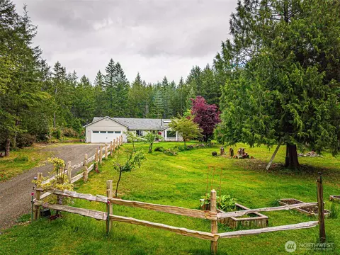 760 Lewis Rd W, Seabeck, WA 98380