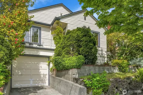 408 N 39th St, Seattle, WA 98103