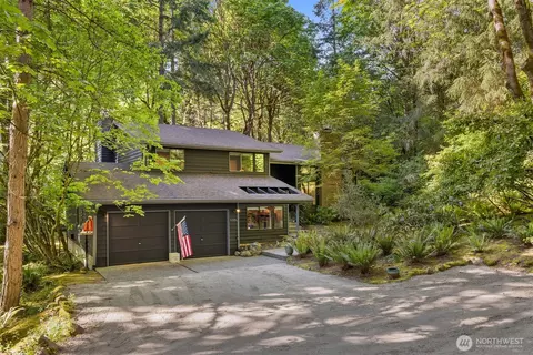 8326 NE Blakely Heights Dr, Bainbridge Island, WA 98110