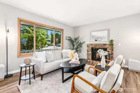 Living - 17528 28th Ave SE, Bothell, WA 98012 photo 2 of 5