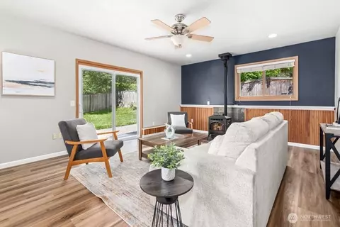Living - 17528 28th Ave SE, Bothell, WA 98012 photo 4 of 5