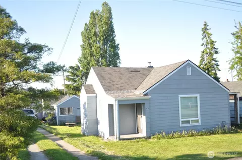 816 34th St, Anacortes, WA 98221