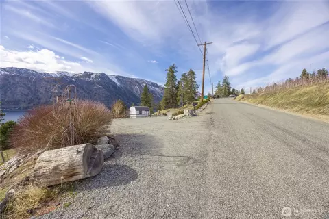2208 Lakeshore Dr, Manson, WA 98831