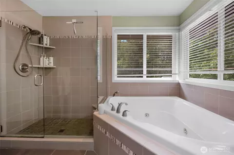 Bath - 1401 241st St SE, Bothell, WA 98021 photo 3 of 4