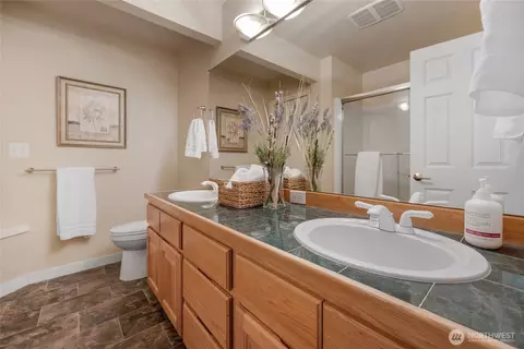 Bath - 1401 241st St SE, Bothell, WA 98021 photo 4 of 4