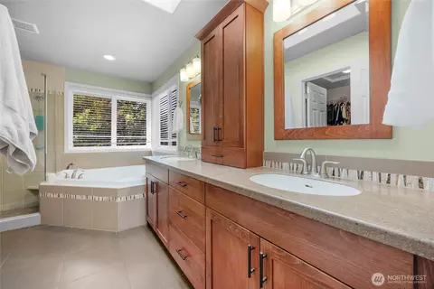 Bath - 1401 241st St SE, Bothell, WA 98021 photo 2 of 4
