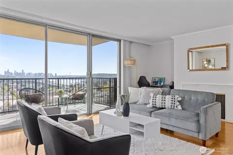 4540 8th Ave NE #1106, Seattle, WA 98105