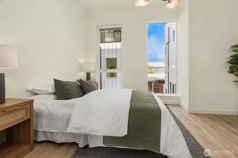 1022 E John St, Seattle, WA 98102 photo 14
