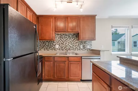Kitchen - 20320 Bothell-everett Hwy #D301, Bothell, WA 98012 photo 1 of 4