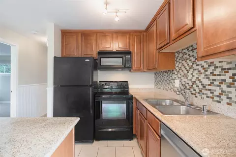 Kitchen - 20320 Bothell-everett Hwy #D301, Bothell, WA 98012 photo 2 of 4