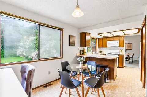 Dining - 3013 149th Pl SE, Mill Creek, WA 98012 photo 6 of 6