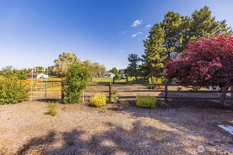 Exterior - 189 Hill Rd, Walla Walla, WA 99362 photo 6 of 10