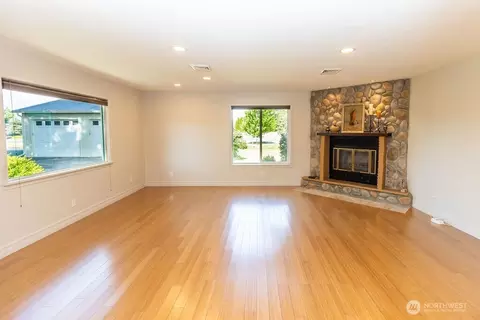 Living - 189 Hill Rd, Walla Walla, WA 99362 photo 1 of 2