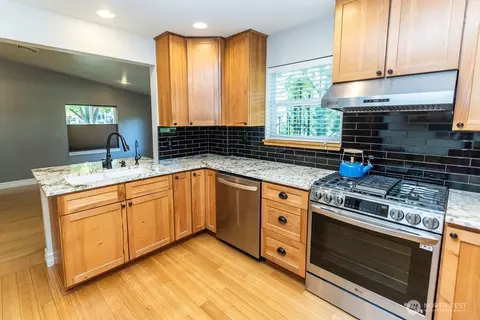 Kitchen - 189 Hill Rd, Walla Walla, WA 99362 photo 4 of 5