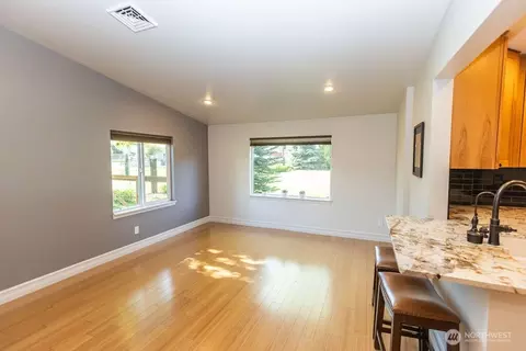 Living - 189 Hill Rd, Walla Walla, WA 99362 photo 2 of 2