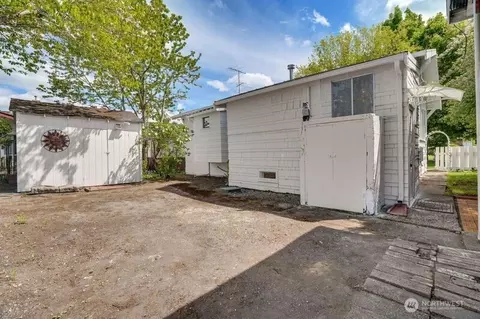 Exterior - 1027 E Main St, Auburn, WA 98002 photo 5 of 11