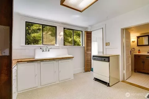 Kitchen - 1027 E Main St, Auburn, WA 98002 photo 1 of 3