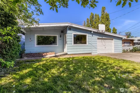 1022 SE Broadway Ave, College Place, WA 99324