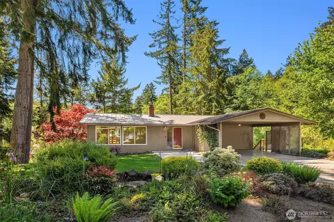 671 Eagle Cliff Rd NE, Bainbridge Island, WA 98110