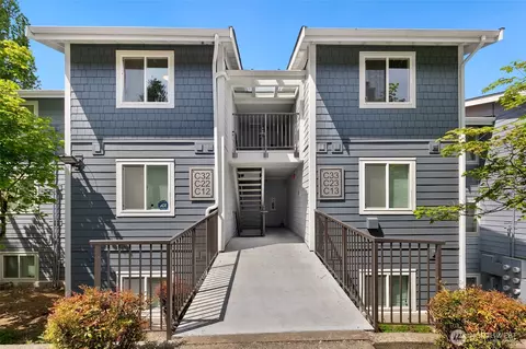 2431 S 248th St #C32, Kent, WA 98032