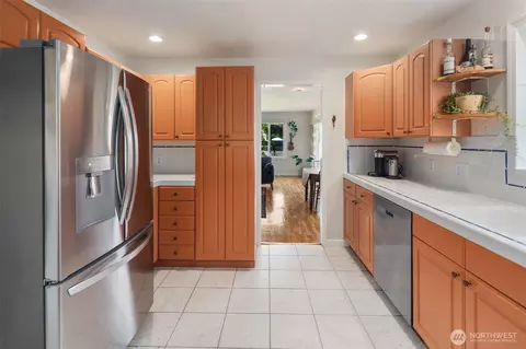 Kitchen - 2320 Griffin Ave, Enumclaw, WA 98022 photo 3 of 3