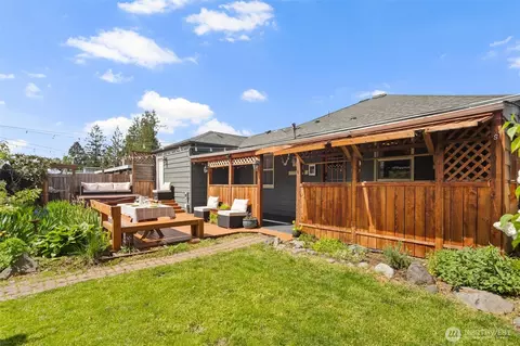 Exterior - 2320 Griffin Ave, Enumclaw, WA 98022 photo 11 of 17