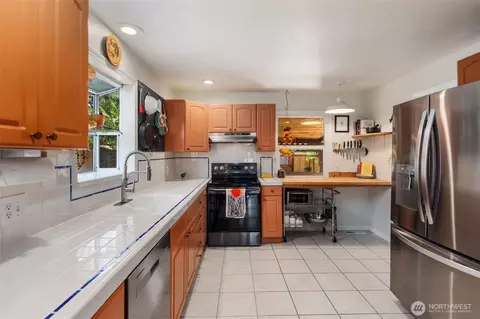 Kitchen - 2320 Griffin Ave, Enumclaw, WA 98022 photo 1 of 3