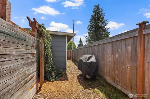 Exterior - 2320 Griffin Ave, Enumclaw, WA 98022 photo 16 of 17