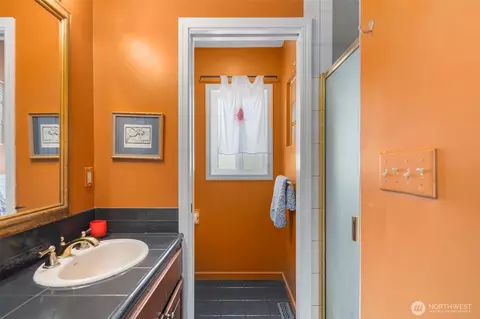 Bath - 2320 Griffin Ave, Enumclaw, WA 98022 photo 1 of 2