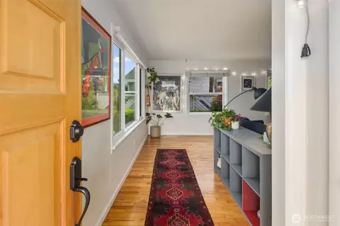 Entry Way - 2320 Griffin Ave, Enumclaw, WA 98022 photo 1 of 1