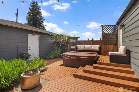 Exterior - 2320 Griffin Ave, Enumclaw, WA 98022 photo 14 of 17