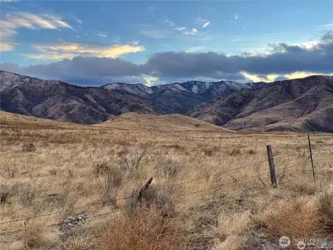 2 Nn Buckhorn Mountain Rd, Pateros, WA 98846