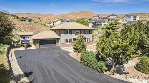 236 Rolling Hills Ln, Wenatchee, WA 98801