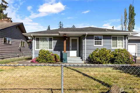 1604 N 2nd Ave, Kelso, WA 98626