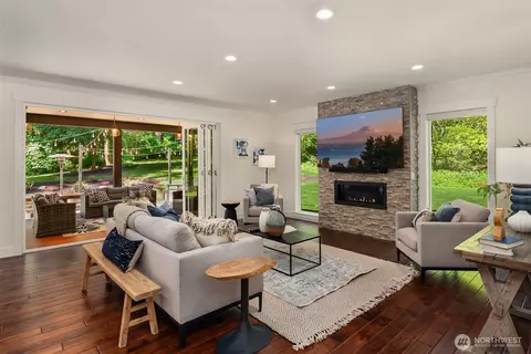 Living - 19328 51st Ave SE, Bothell, WA 98012 photo 1 of 2