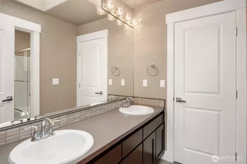 Bath - 19328 51st Ave SE, Bothell, WA 98012 photo 4 of 5