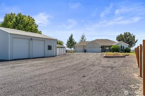 4724 NE Airway Dr, Moses Lake, WA 98837