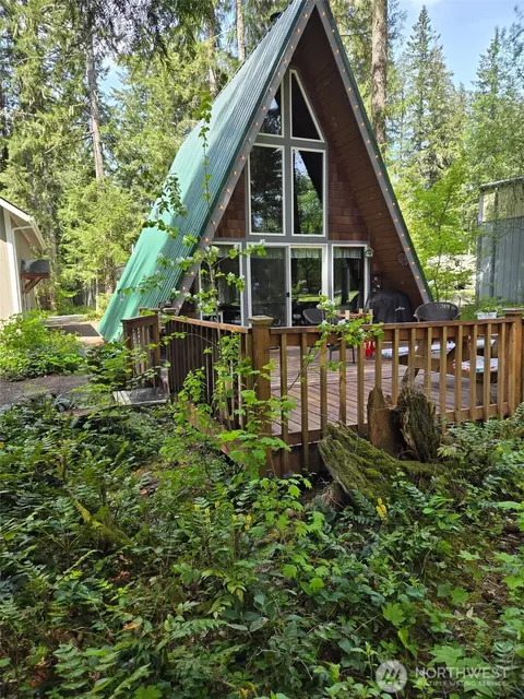 411 N Duckabush Dr E, Hoodsport, WA 98548