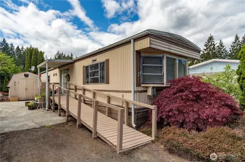 512 SW Berry Lake Rd #28, Port Orchard, WA 98367