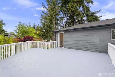 Exterior - 1002 109th SE, Everett, WA 98208 photo 5 of 9