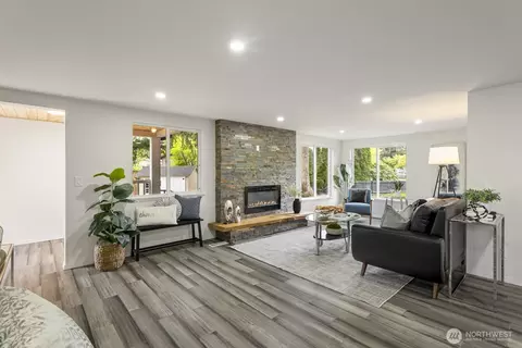 Living - 1002 109th SE, Everett, WA 98208 photo 3 of 3