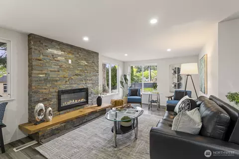 Living - 1002 109th SE, Everett, WA 98208 photo 2 of 3