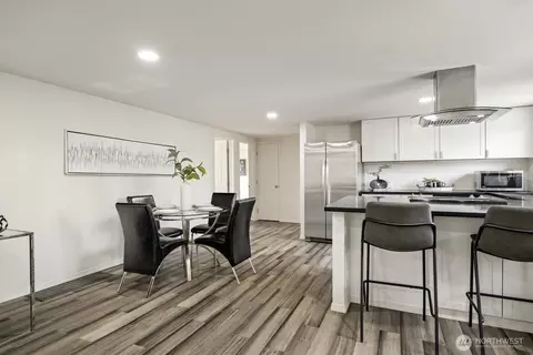 Dining - 1002 109th SE, Everett, WA 98208 photo 1 of 2