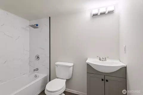Bath - 1002 109th SE, Everett, WA 98208 photo 3 of 3