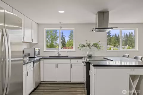 Kitchen - 1002 109th SE, Everett, WA 98208 photo 4 of 4