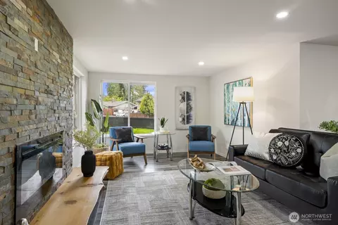 Living - 1002 109th SE, Everett, WA 98208 photo 1 of 3