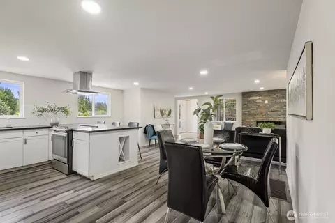 Dining - 1002 109th SE, Everett, WA 98208 photo 2 of 2