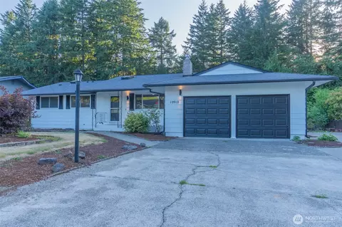 10910 114th Ave SW, Tacoma, WA 98498