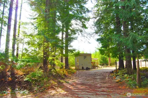 90 N Quinault Pl, Hoodsport, WA 98548